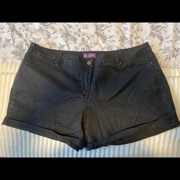 Black jean shorts with stretch - Picture 1 of 2